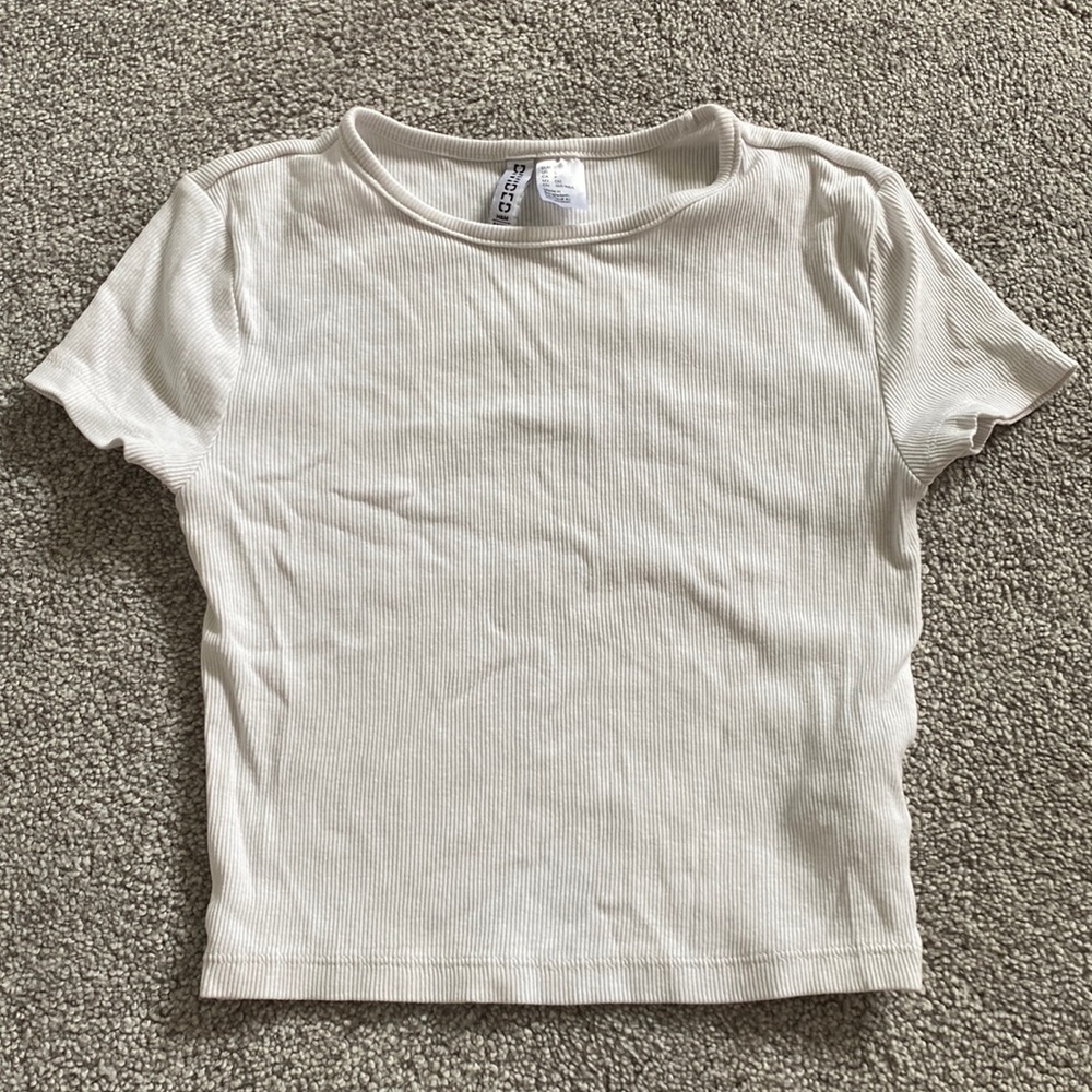White basic tee from H&M